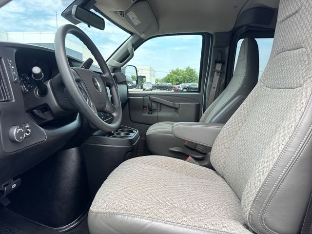 2025 Chevrolet Express 3500 LT Passenger