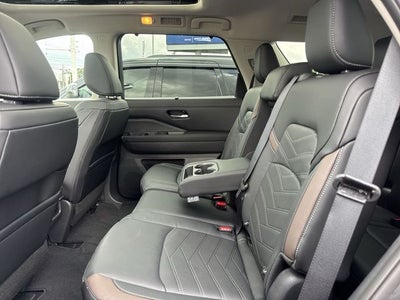 2025 Nissan Pathfinder Platinum