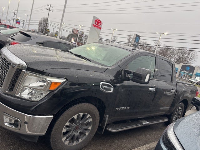 2017 Nissan Titan SV