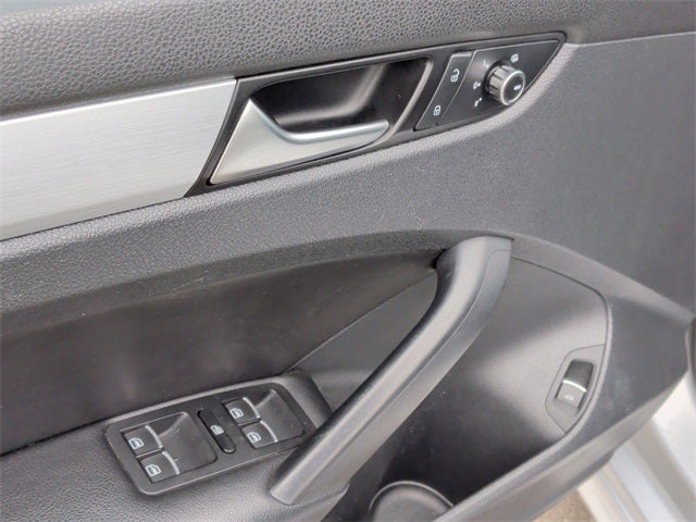 2012 Volkswagen Passat 2.5 SE