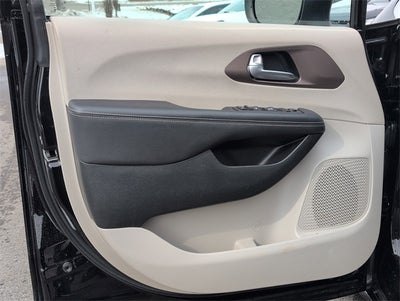 2024 Chrysler Voyager LX