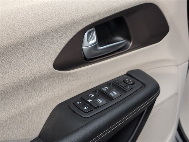 2024 Chrysler Voyager LX