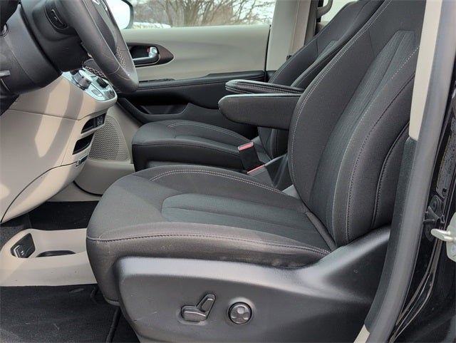 2024 Chrysler Voyager LX