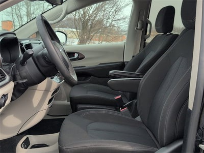 2024 Chrysler Voyager LX