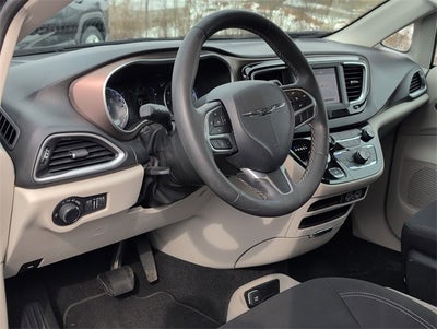 2024 Chrysler Voyager LX