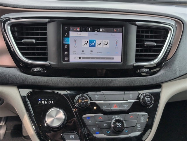 2024 Chrysler Voyager LX