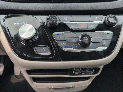 2024 Chrysler Voyager LX