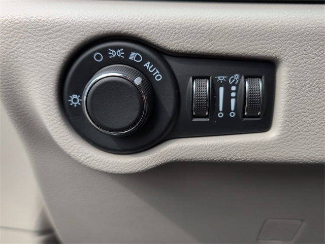 2024 Chrysler Voyager LX