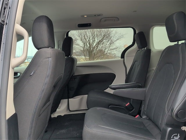 2024 Chrysler Voyager LX