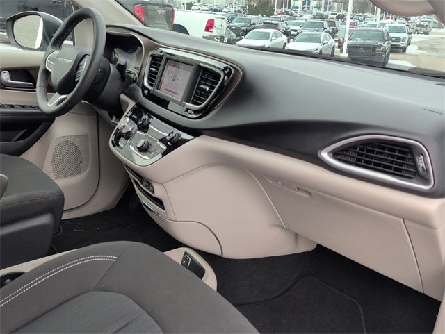 2024 Chrysler Voyager LX