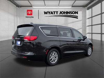 2024 Chrysler Voyager LX