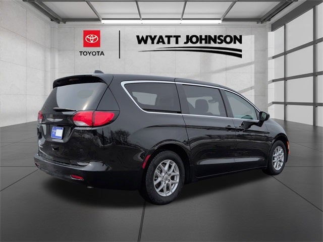 2024 Chrysler Voyager LX