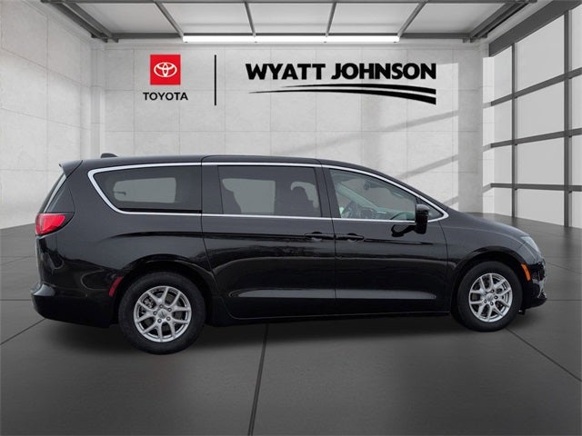 2024 Chrysler Voyager LX