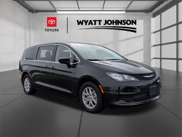 2024 Chrysler Voyager LX