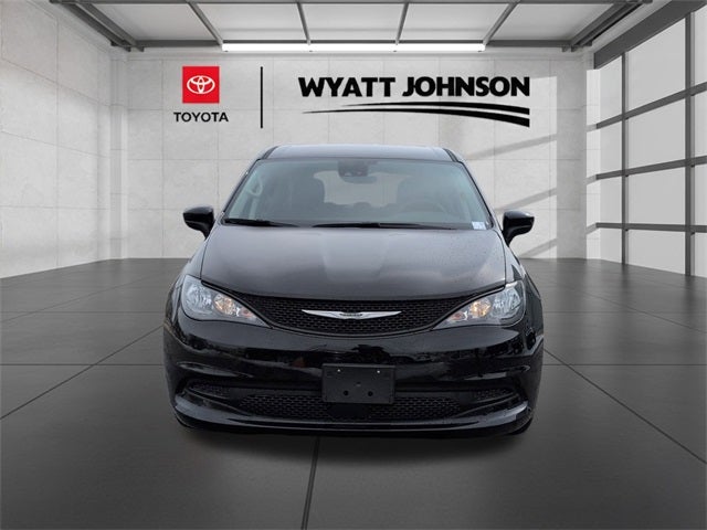 2024 Chrysler Voyager LX