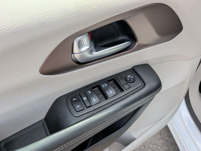 2024 Chrysler Voyager LX