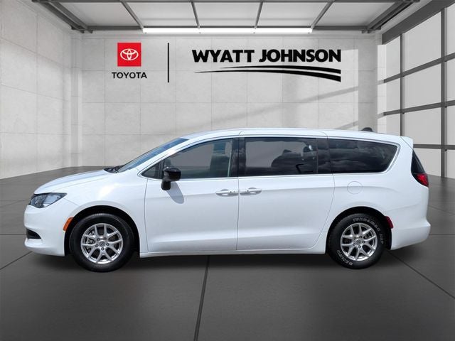 2024 Chrysler Voyager LX