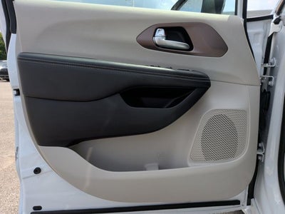 2024 Chrysler Voyager LX