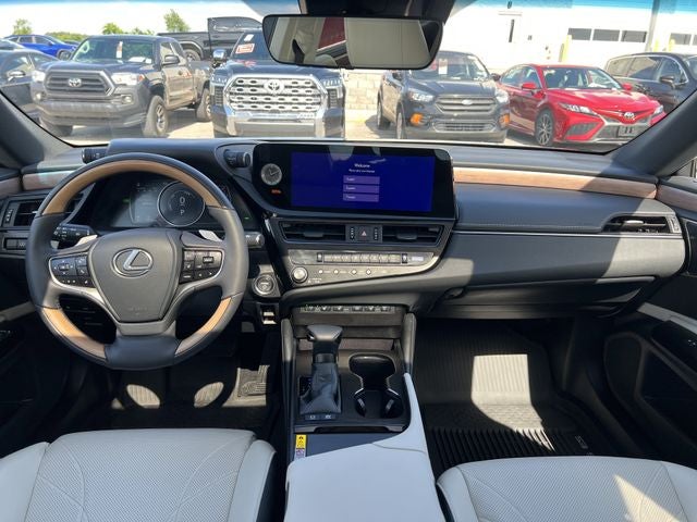 2024 Lexus ES 300h Ultra Luxury
