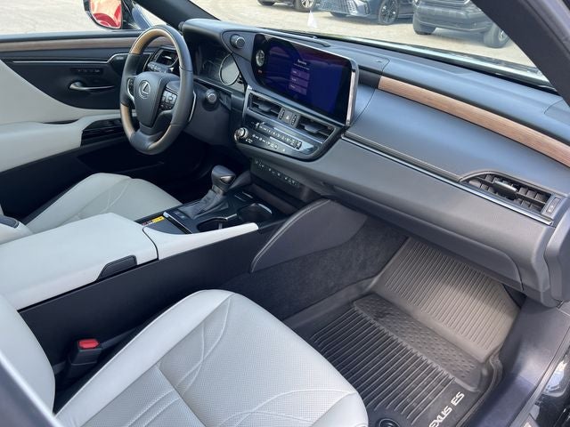 2024 Lexus ES 300h Ultra Luxury
