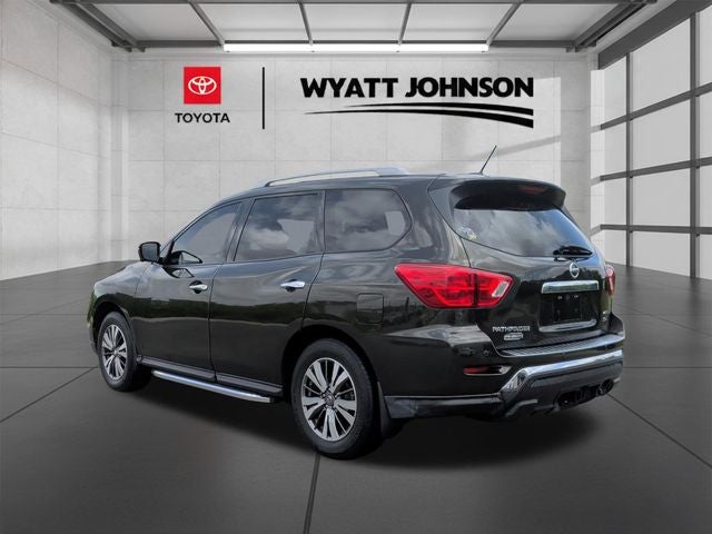2017 Nissan Pathfinder SL