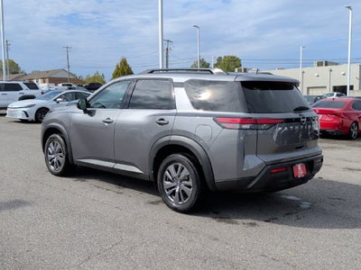 2025 Nissan Pathfinder SV