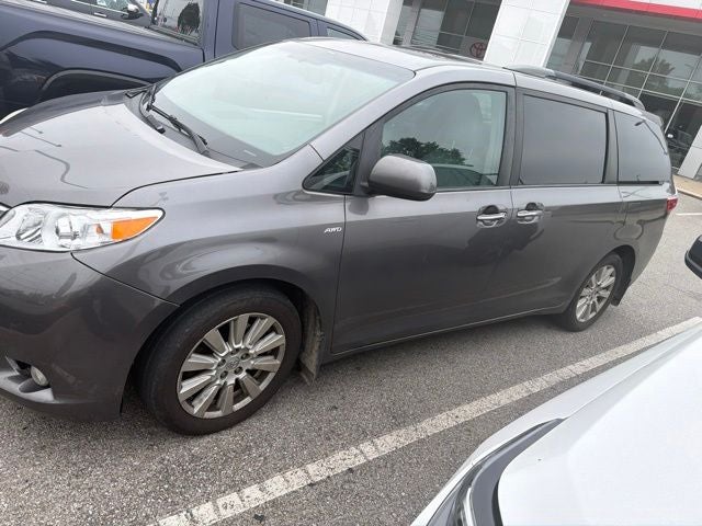 2017 Toyota Sienna XLE 7 Passenger