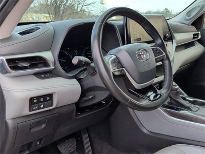 2023 Toyota Highlander Hybrid Platinum