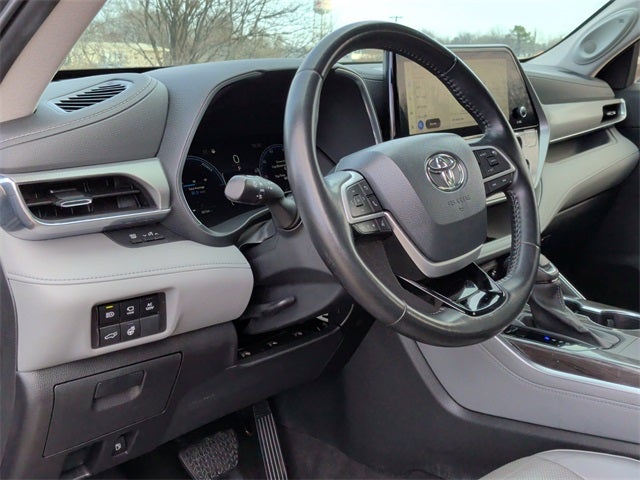 2023 Toyota Highlander Hybrid Platinum