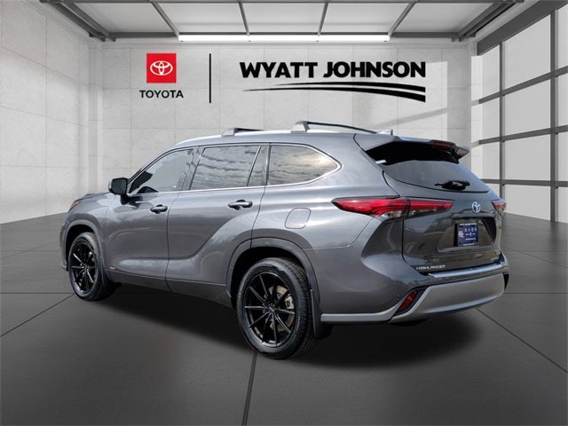 2023 Toyota Highlander Hybrid Platinum