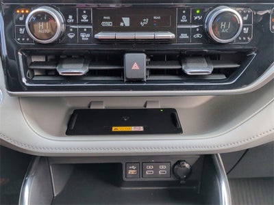 2023 Toyota Highlander Hybrid Platinum