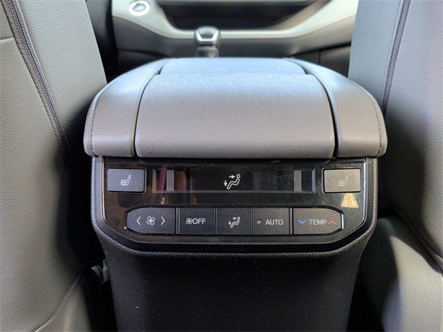 2023 Toyota Highlander Hybrid Platinum