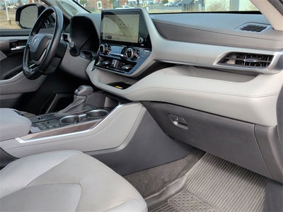 2023 Toyota Highlander Hybrid Platinum