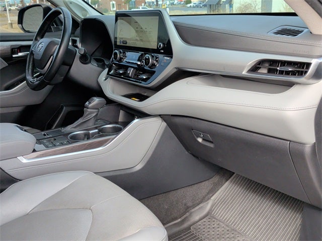 2023 Toyota Highlander Hybrid Platinum