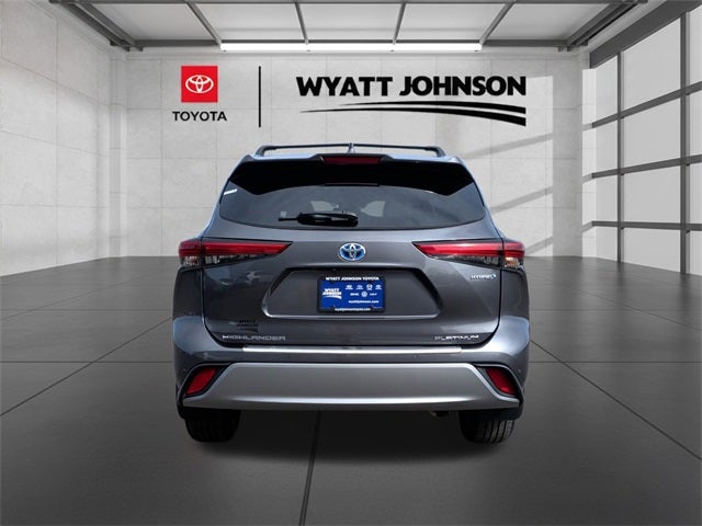2023 Toyota Highlander Hybrid Platinum