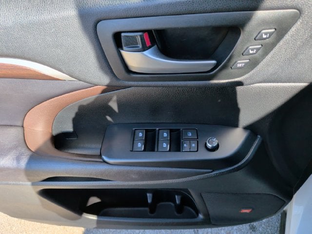 2016 Toyota Highlander Limited Platinum V6