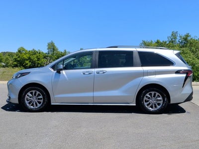 2025 Toyota Sienna XLE 8 Passenger