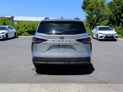2025 Toyota Sienna XLE 8 Passenger