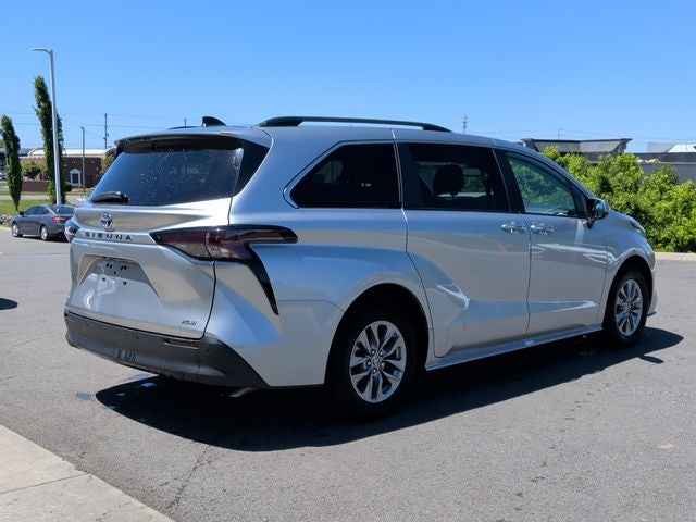 2025 Toyota Sienna XLE 8 Passenger