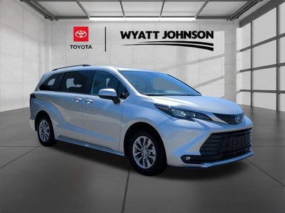 2025 Toyota Sienna XLE 8 Passenger