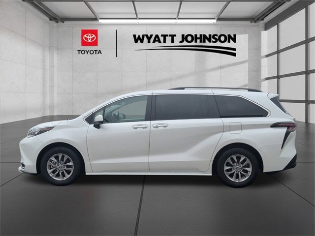 2024 Toyota Sienna XLE