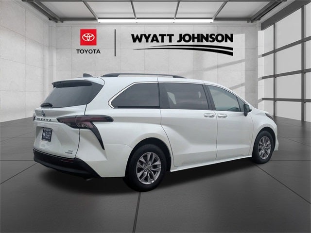 2024 Toyota Sienna XLE