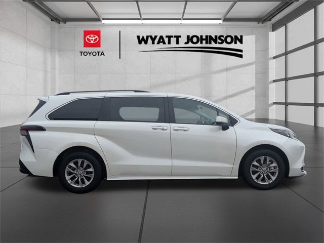2024 Toyota Sienna XLE