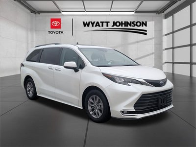 2024 Toyota Sienna XLE