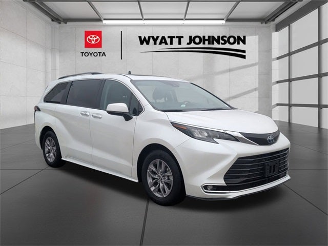 2024 Toyota Sienna XLE