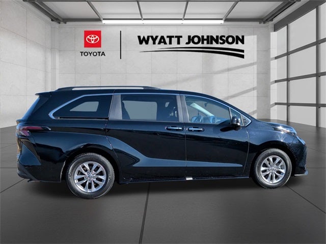 2024 Toyota Sienna XLE