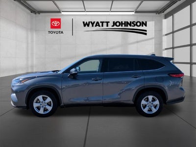 2022 Toyota Highlander LE