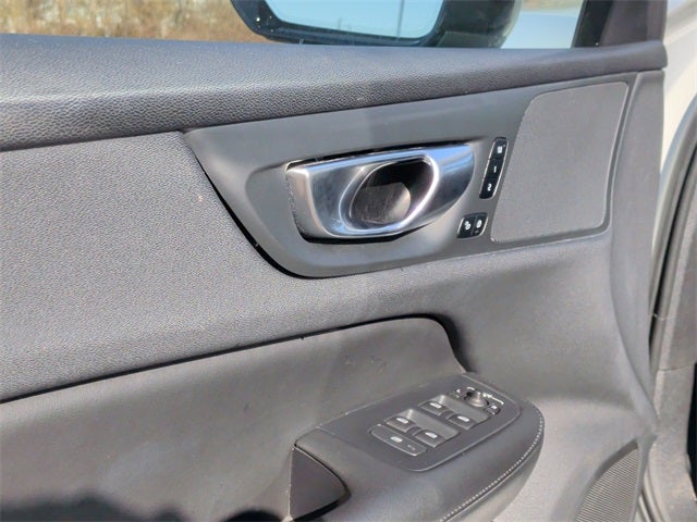 2024 Volvo S60 B5 Core Dark Theme