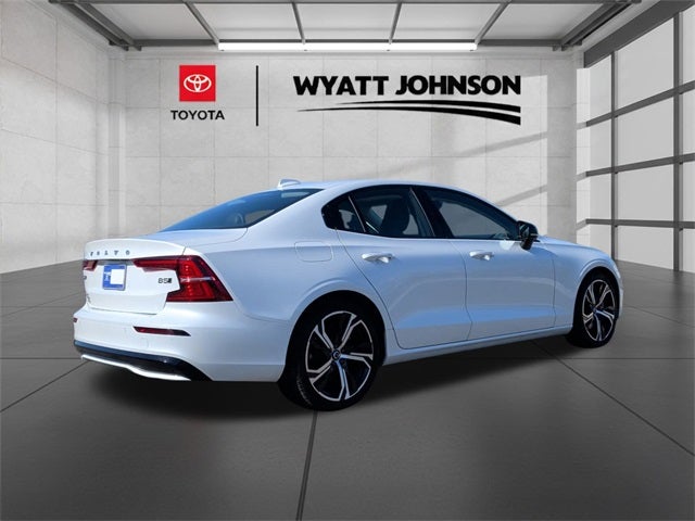 2024 Volvo S60 B5 Core Dark Theme