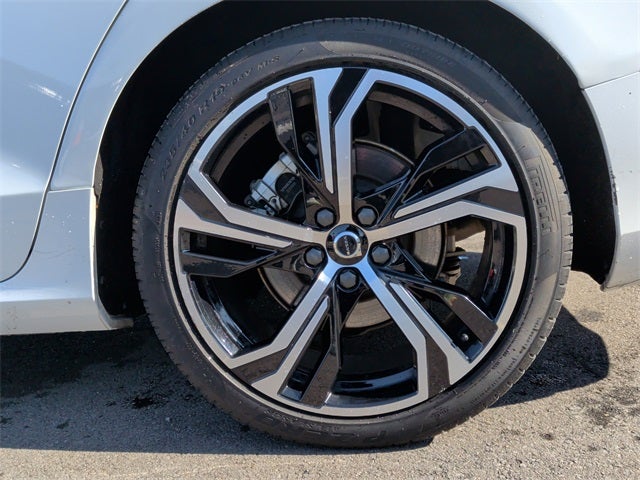 2024 Volvo S60 B5 Core Dark Theme